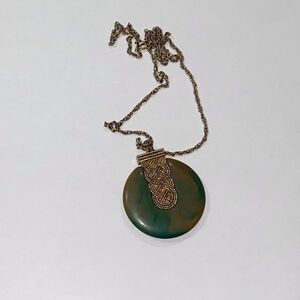 VTG,Max Factor Solid Perfume Elegant Gold & Green Pendant Necklace Size Long 16”